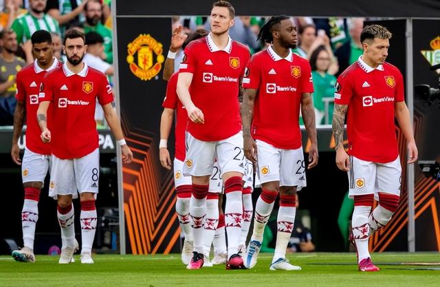 包含塞维利亚发布备战花絮；今晚完成体检；足总杯任务艰巨；赛程密集仍需轮换的词条